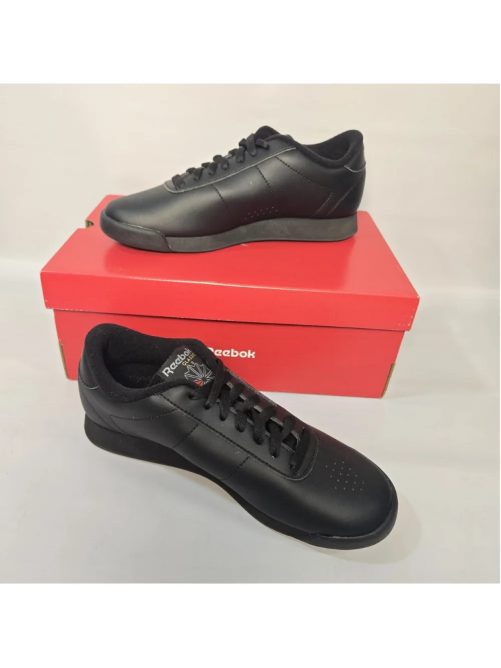 Reebok Princess Sneakers Womens 8.5 Black Classic Comfort Casual Heritage NIB